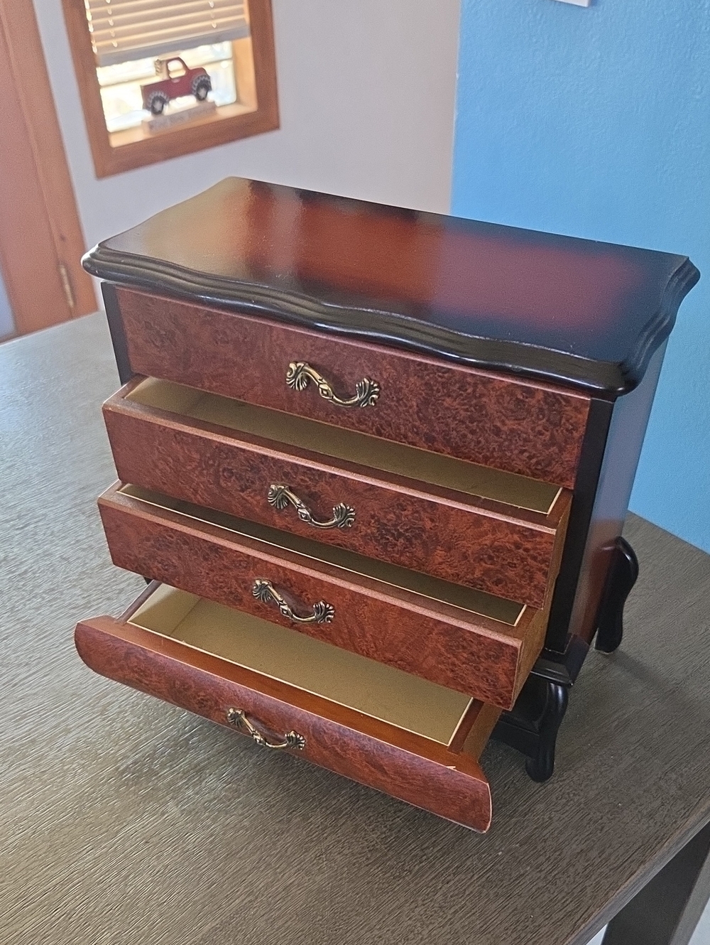 Vintage Jewelry Box - Picture 3 of 5